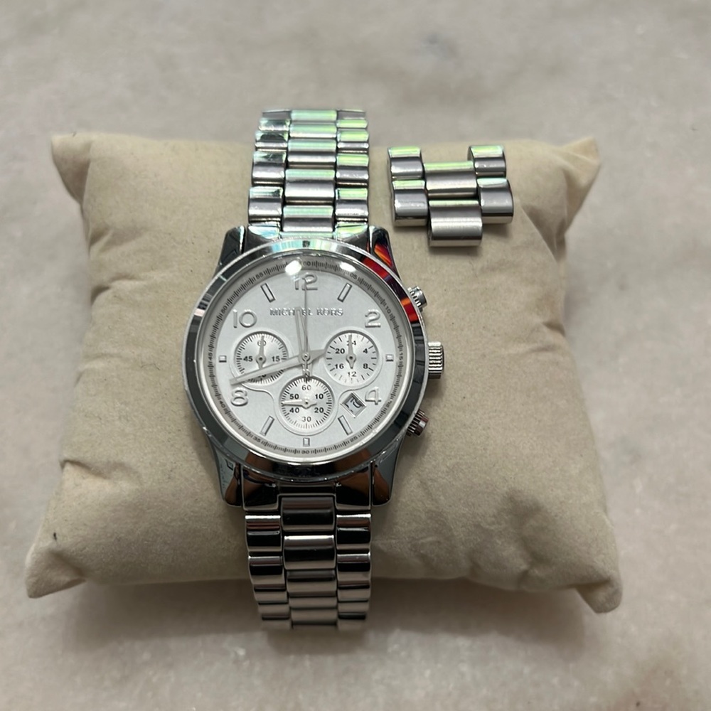 Michael Kors watch, good condition, normal wear and tear just needs a battery